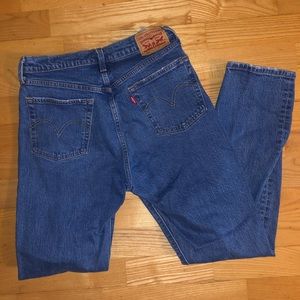 Women’s Levi Straight leg jeans